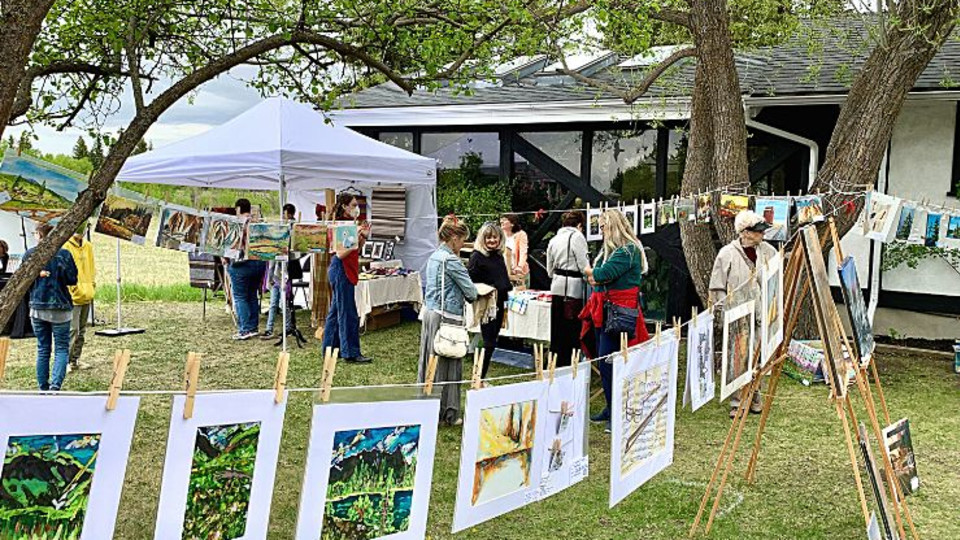 CLOTHESLINE ART MARKET