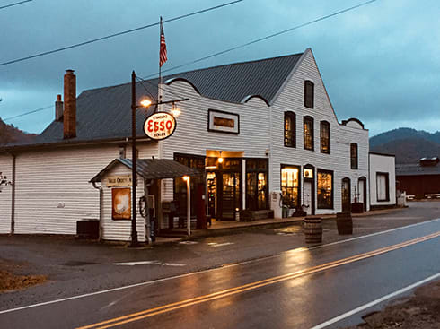 Valle Crucis Mast General Store by Traci Scoggins 