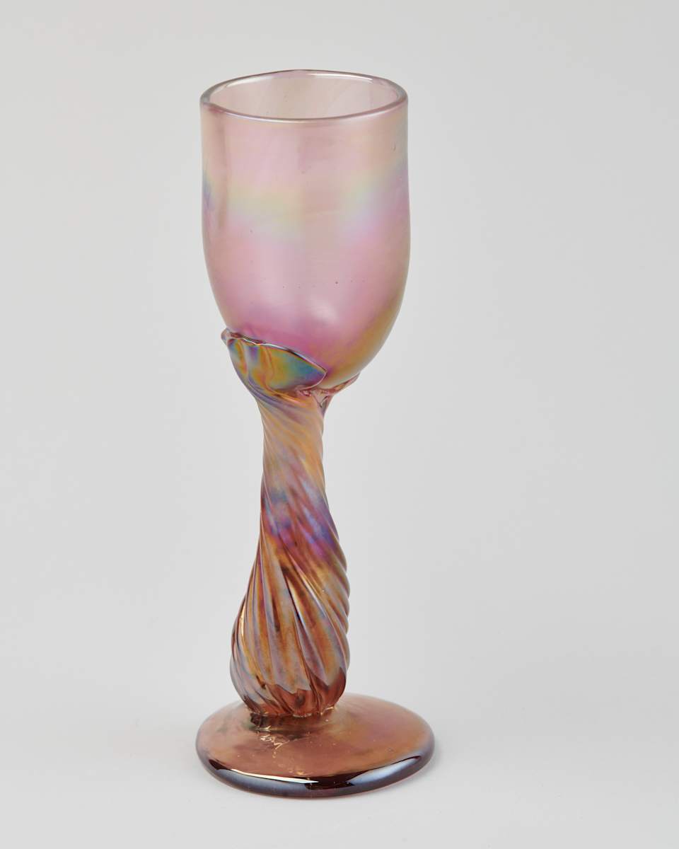 Iridescent Goblet by Drew Smith  Image: Photo credit: Alexis Oltmer