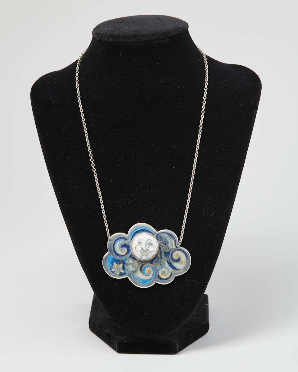 Pendant by Alexandra Raphael Placzek  Image: Photo credit: Alexis Oltmer