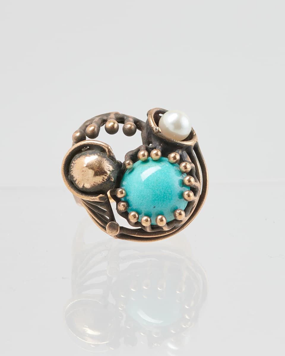 Ring with Stones by Lee Peck  Image: Photo credit: Alexis Oltmer
