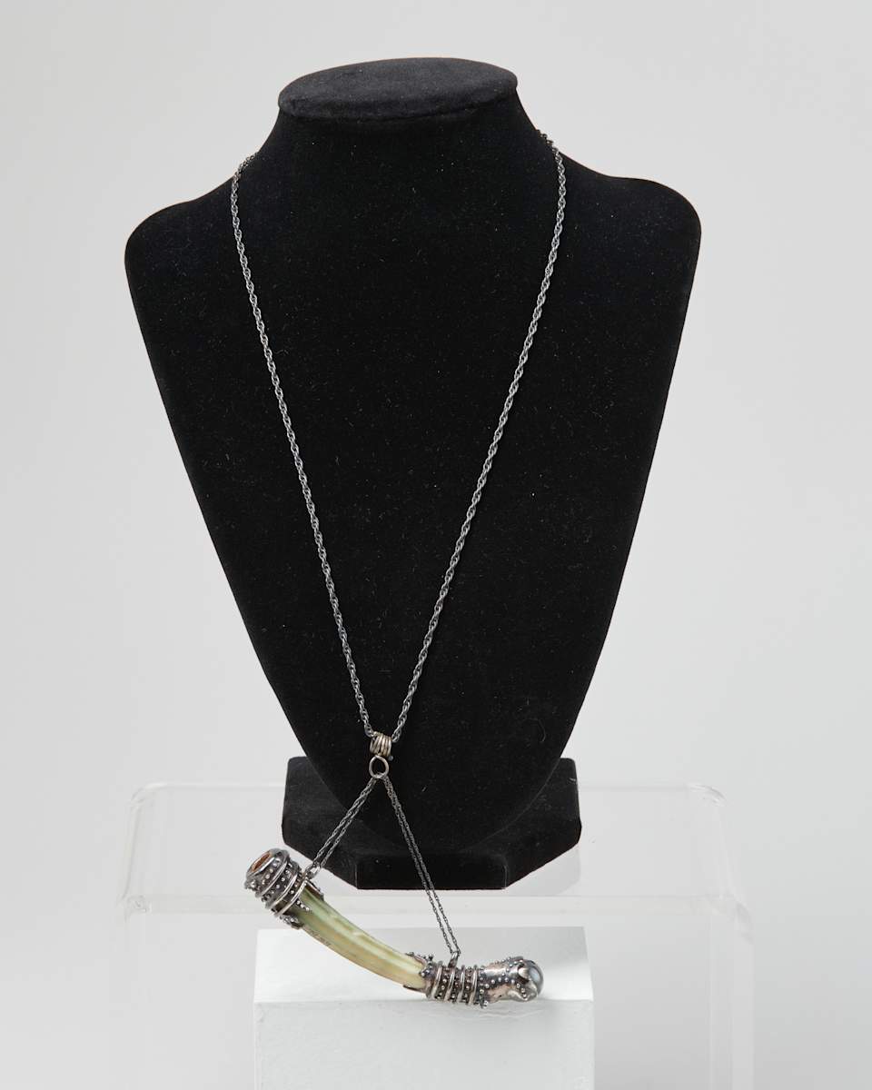 Pendant with Shell by Karen Topol  Image: Photo credit: Alexis Oltmer