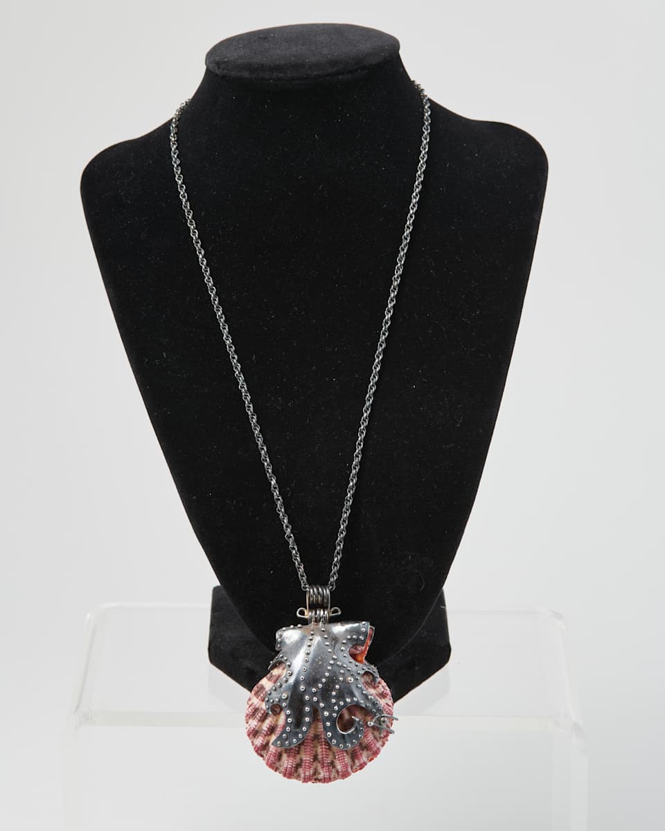 Pendant/Pill Box by Karen Topol  Image: Photo credit: Alexis Oltmer