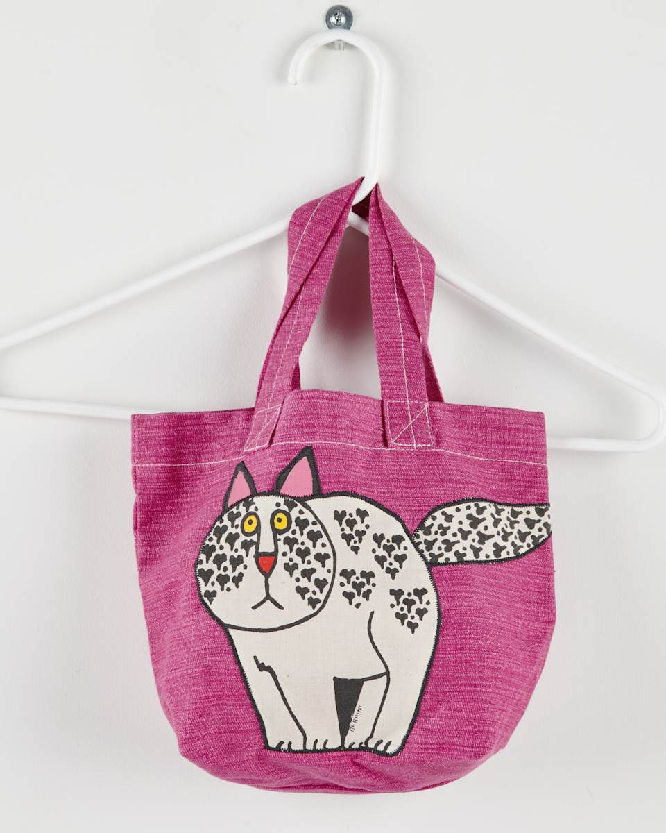 Cat Purse by Pat Berrini  Image: Photo credit: Alexis Oltmer