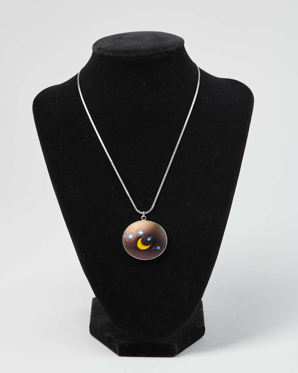 Pendant with Chain by James Lundberg  Image: Photo credit: Alexis Oltmer