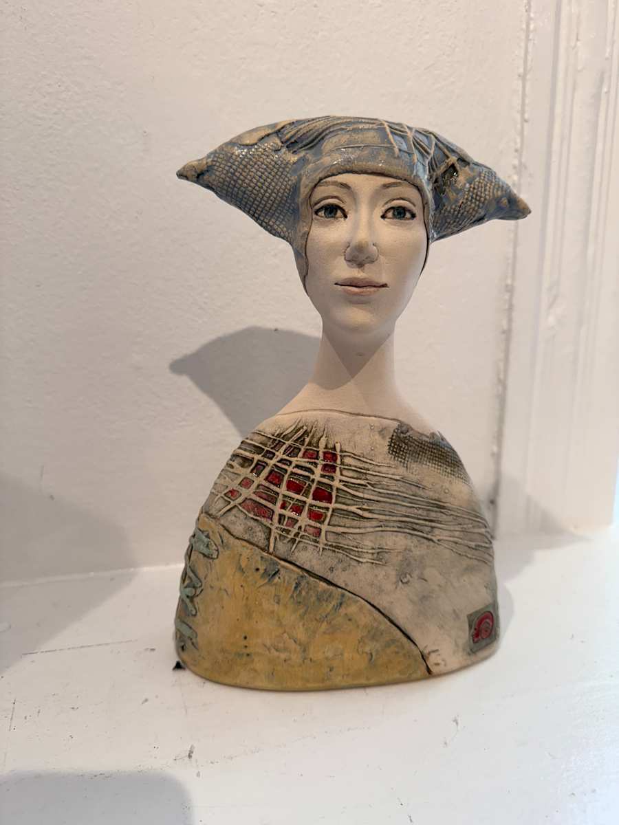 Female Bust by Joanna Jago, Image 1.