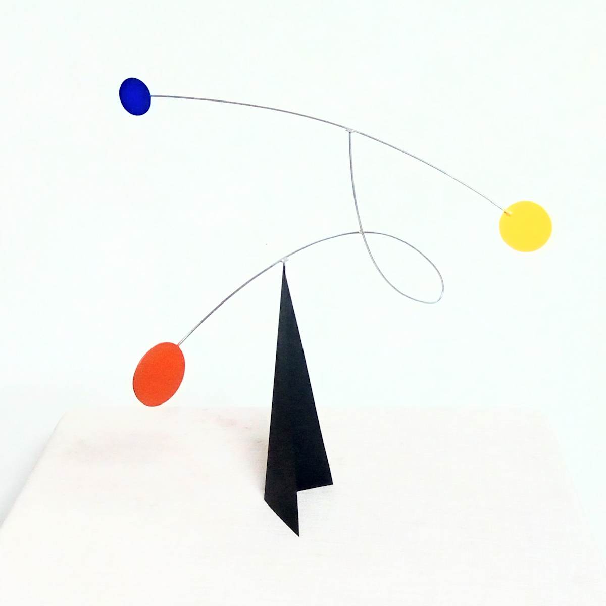 Single Loop in Primary Colors, Image 1.