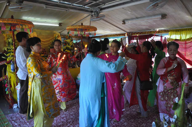 Dancing by Ngoc-Tran Vu 