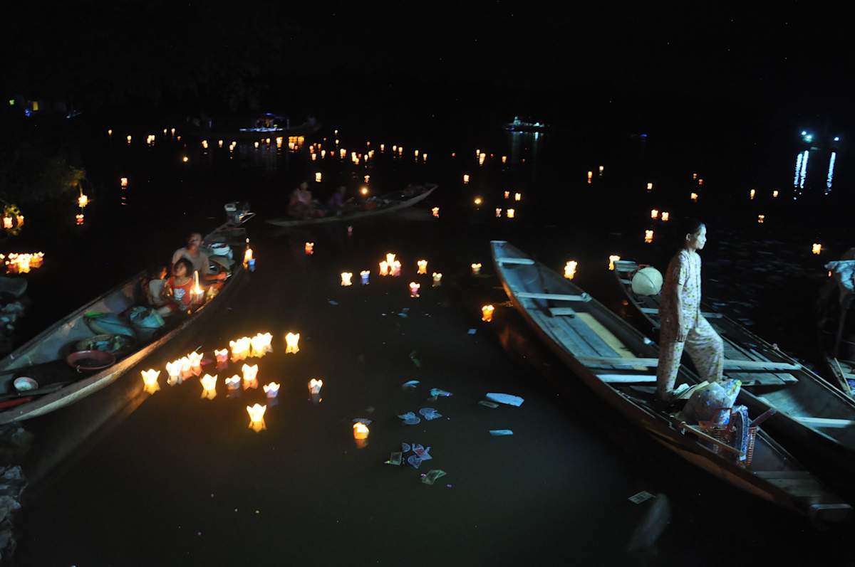 Restless Souls by Ngoc-Tran Vu 