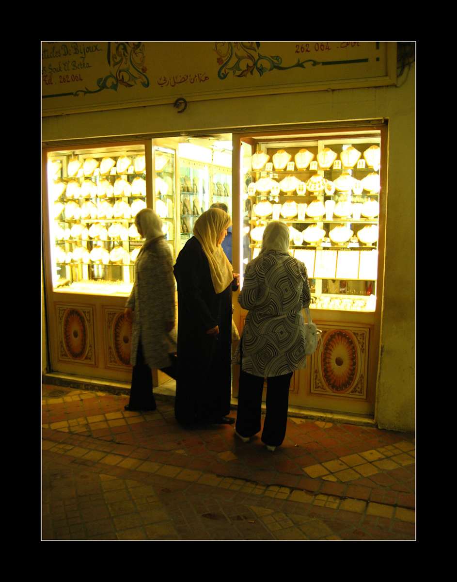 Tunisian Women by Ngoc-Tran Vu, Image 17.