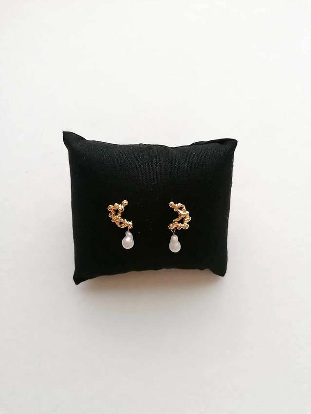 WT One Pearl earrings by Rita GOBIN 