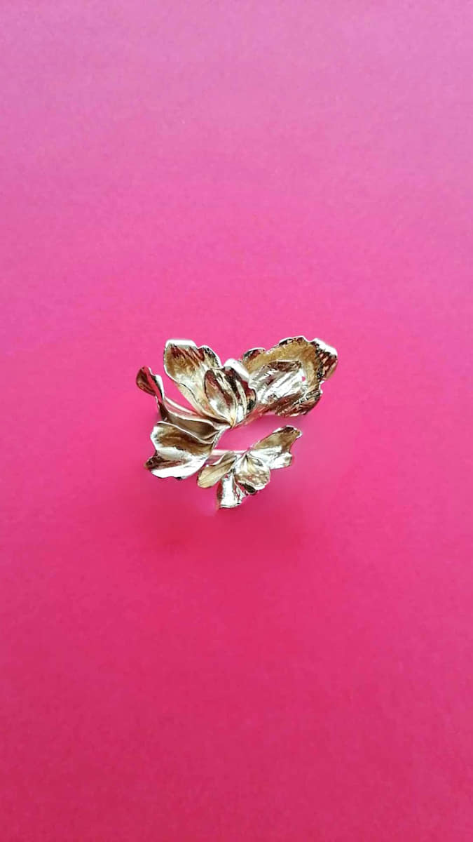 FLEURS DE MON JARDIN BESPOKE FLORAL RING by Rita GOBIN  Image: FLEURS DE MON JARDIN BESPOKE FLORAL RING