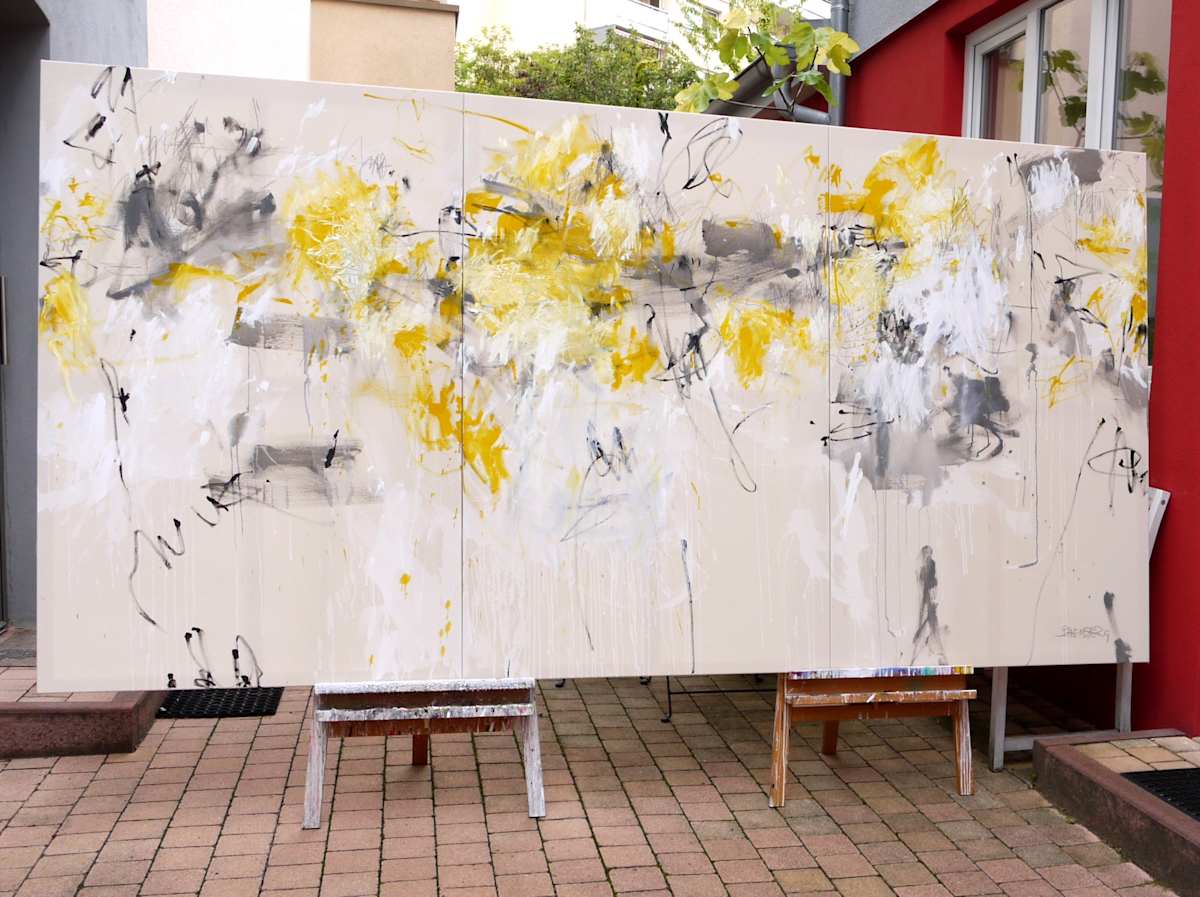 SUMMER LIGHTNING (HITZEBLITZ) by Daniela Schweinsberg  Image: In daylight