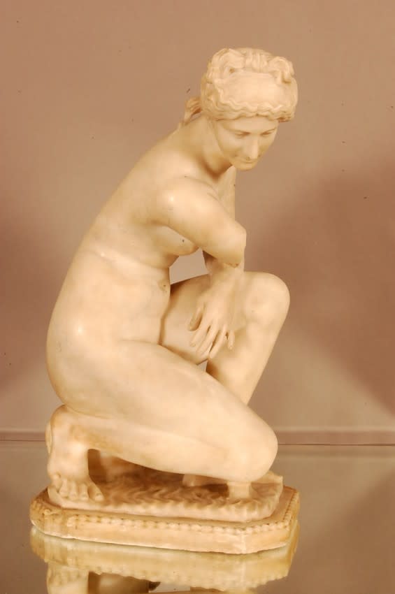 Italian School, Grand Tour Marble of the Crouching Venus, 19thC 