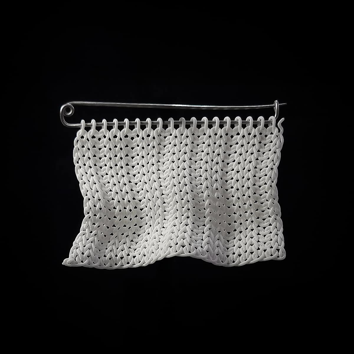 Knitted brooch by Hesti Wade 