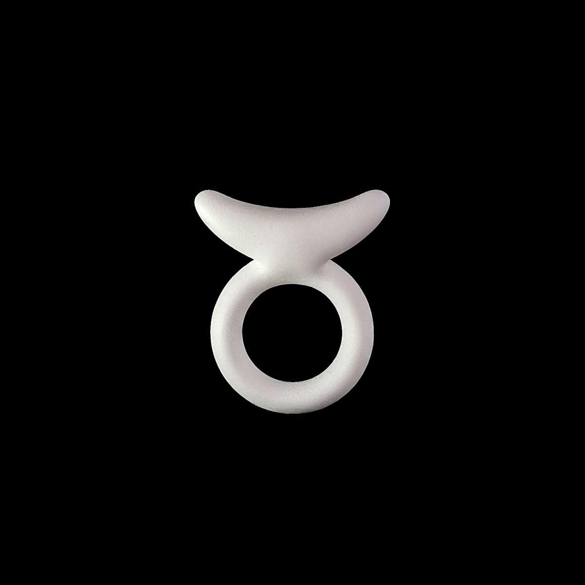 Puppet ring III by Hesti Wade, Image 1.