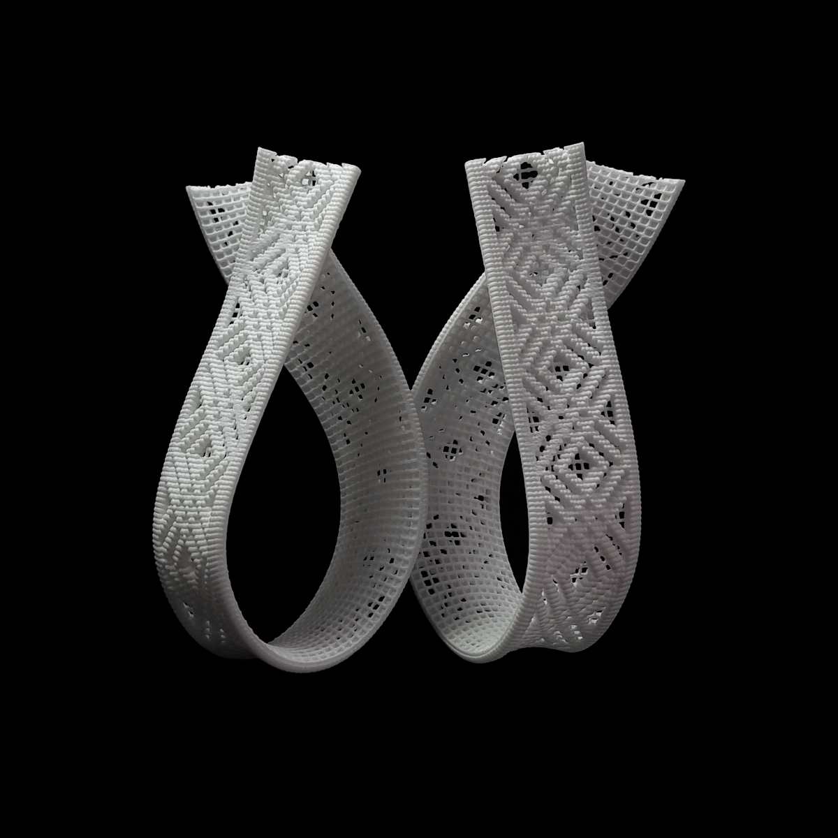 Runner earrings I by Hesti Wade 