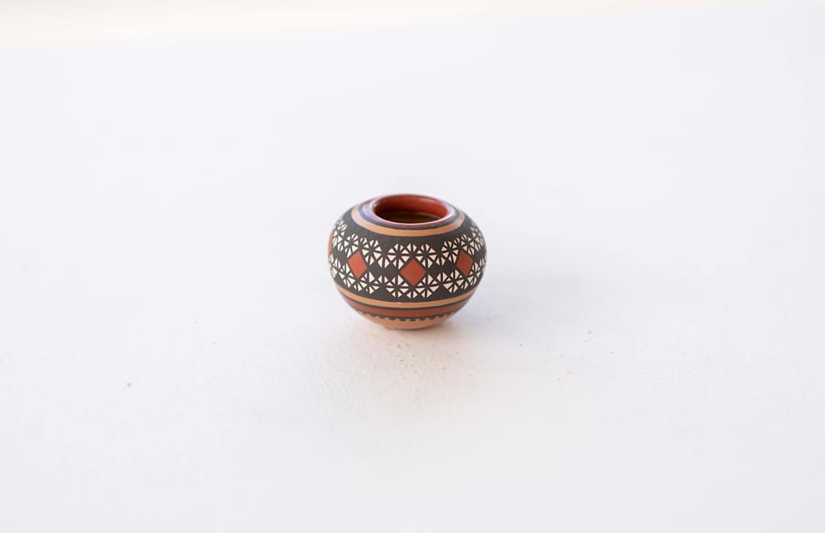 Small Classic Vase by Enrique Pedregon Ortiz  Image: Front facing capture