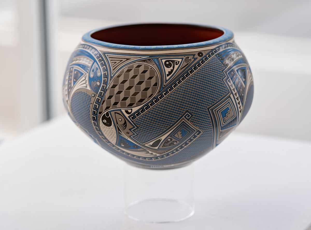 Large Classic Style Pottery by Fabian Ortiz  Image: Front facing capture