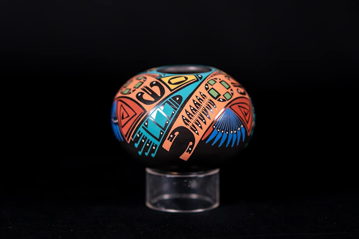 Small Classic Pottery by Oscar Quesada Jr.  Image: Front facing capture