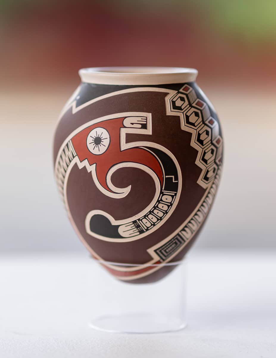 Classic Style Pottery by Roberto Olivas  Image: Front facing capture