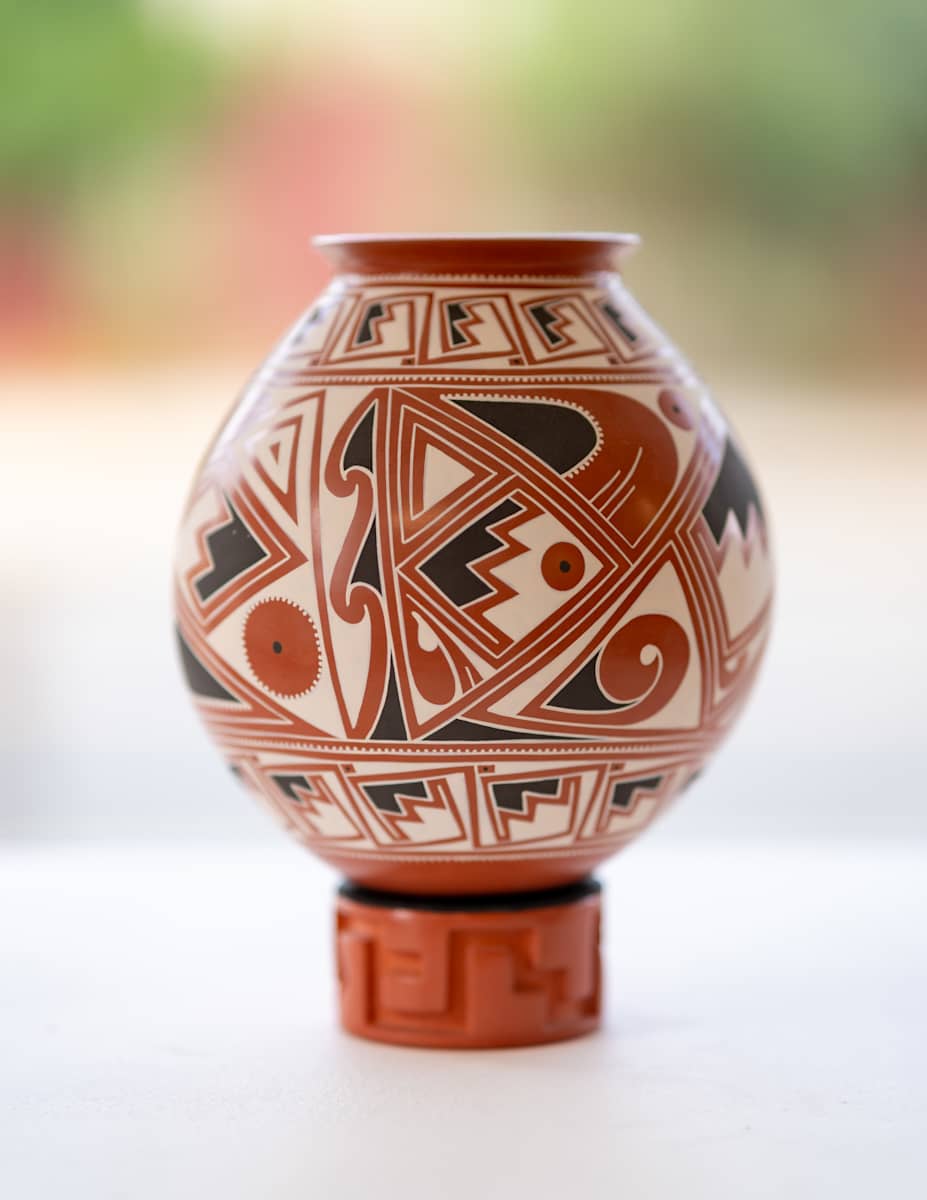 Classic Style Pottery with Stand by Rodrigo Perez  Image: Front facing capture