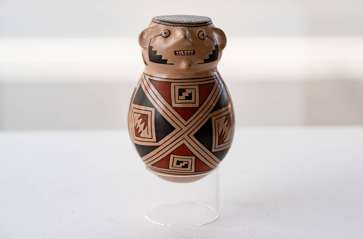 Idol Pot by Sabino Villalba, Veronica S  Image: Front facing capture