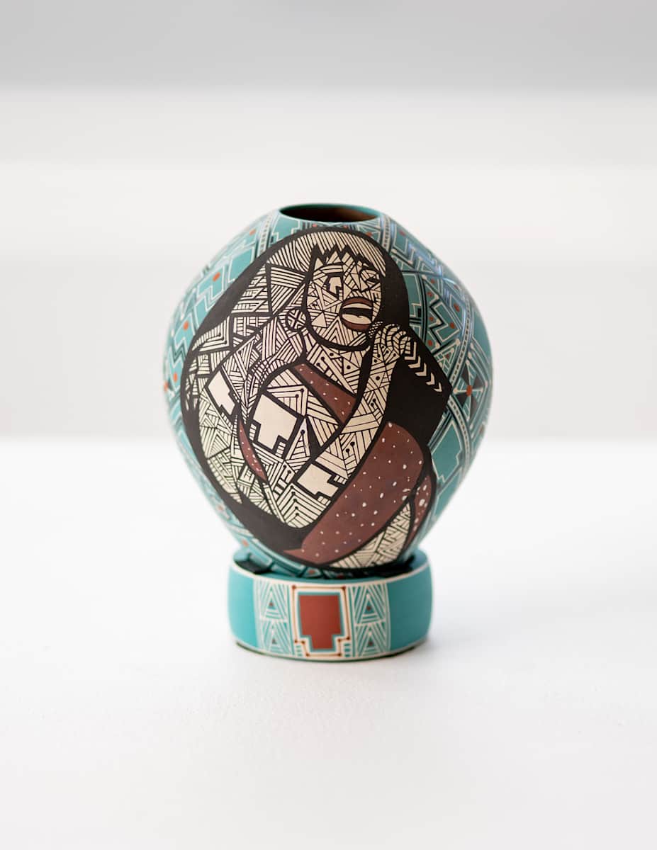 Selena Classic Style Pot by Sary Ramirez Silva  Image: Front facing capture of the piece