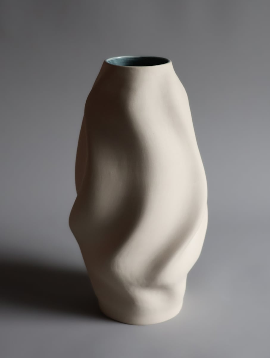 Vessel 6 (porcelain) by Topher Gent 