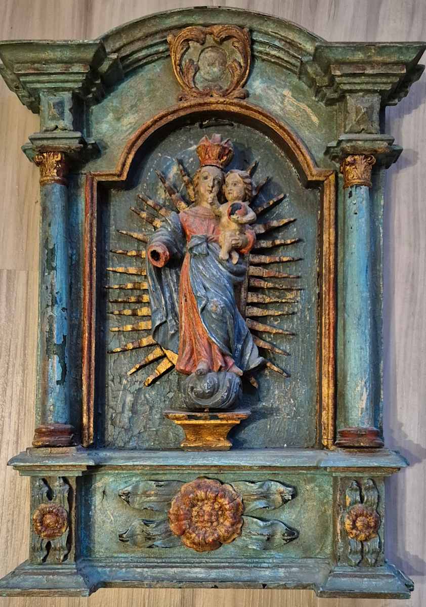 Alter Holzaltar mit Madonna, Image 2.