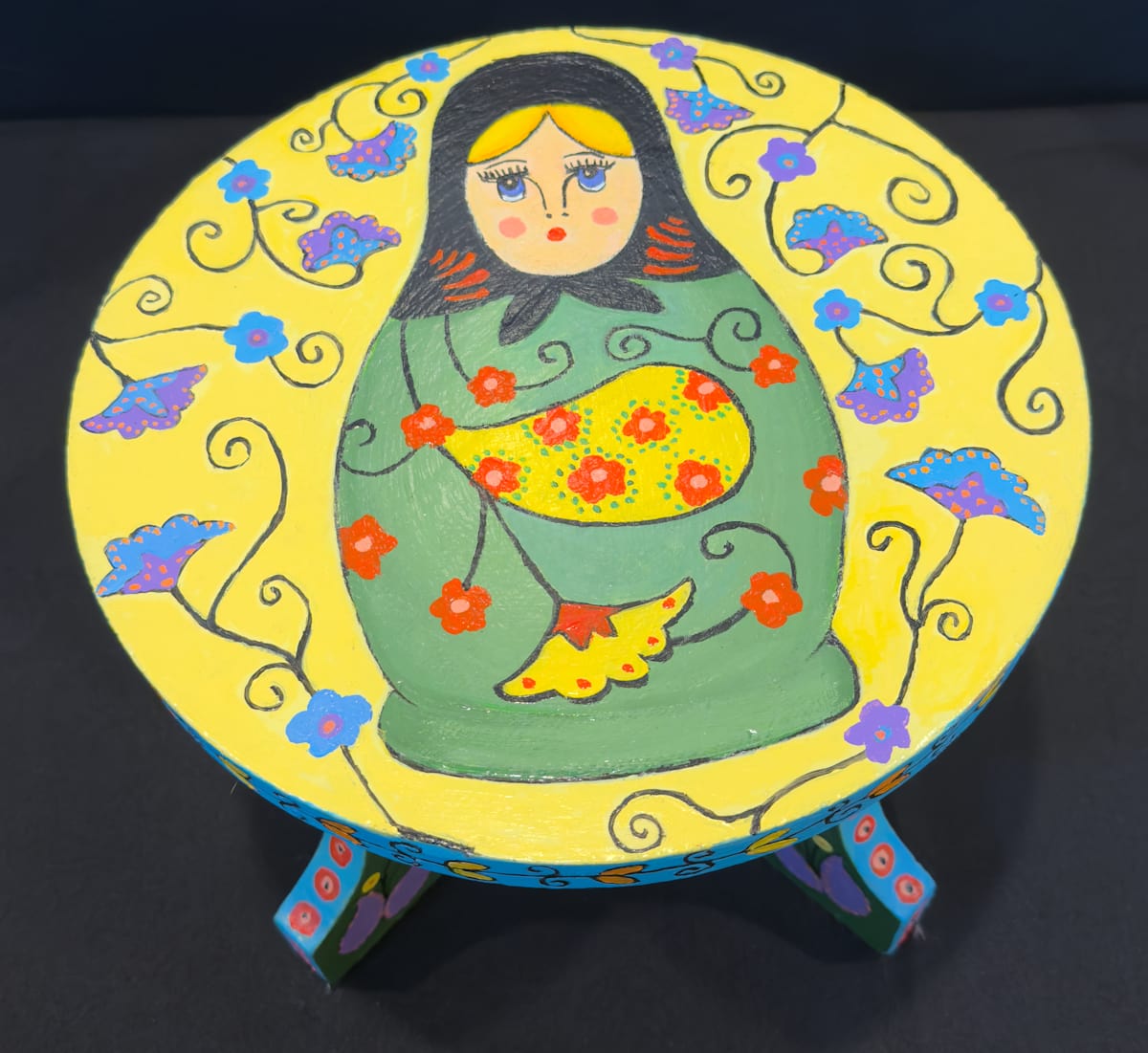 Russian Nesting Doll Stool by Leslie Nichol 