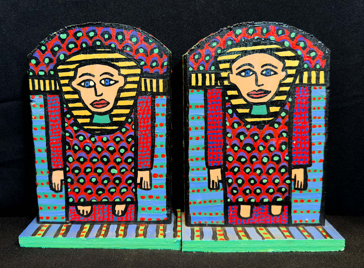 mummy book ends by Leslie Nichol 