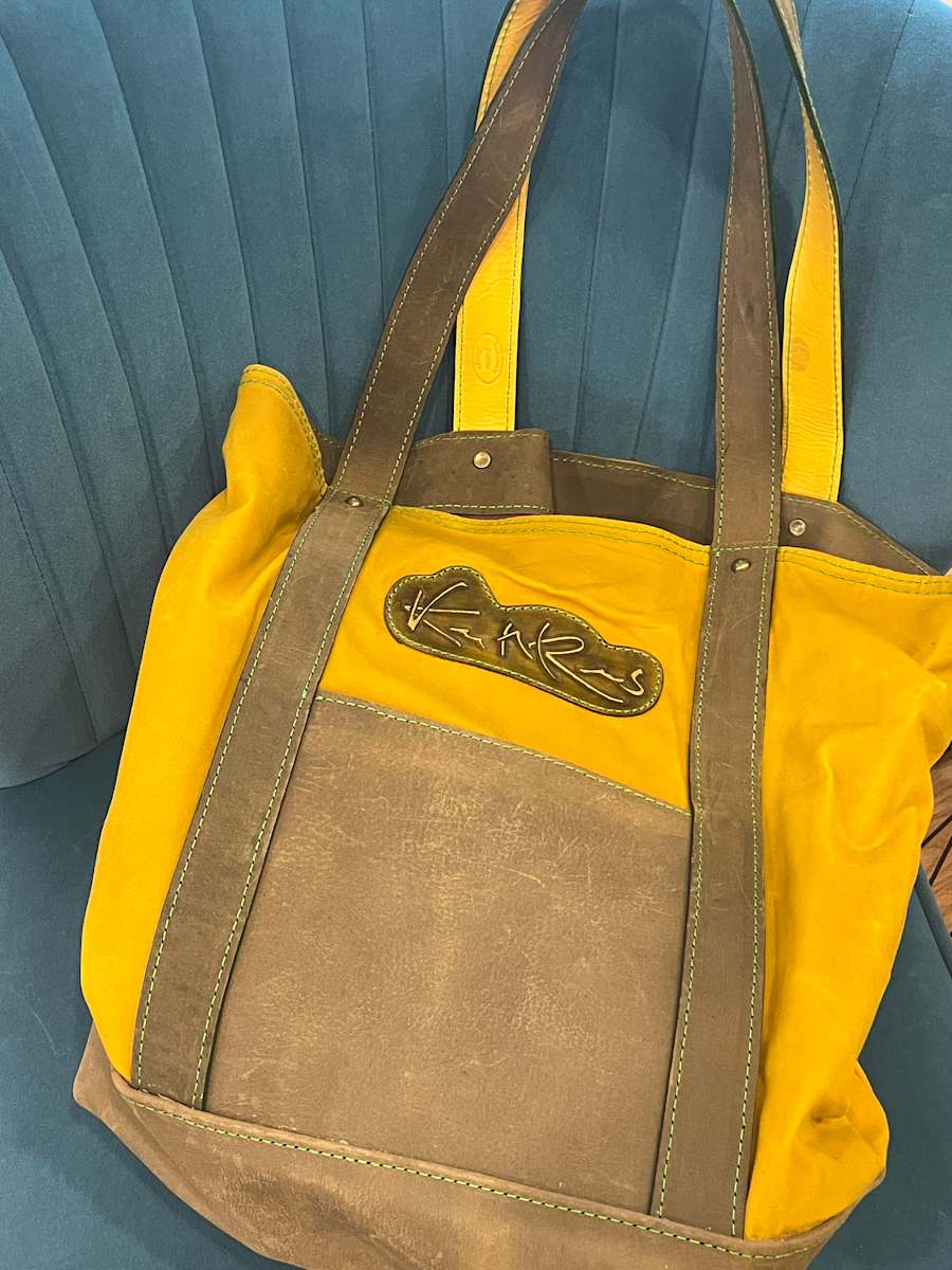 Curry Tote by Kenneth Reams  Image: Kenneth Reams Collection Curry Tote