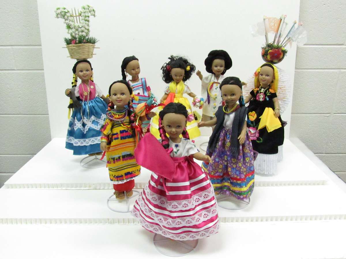 Oaxaca Dolls 8 by Various, Image 1.