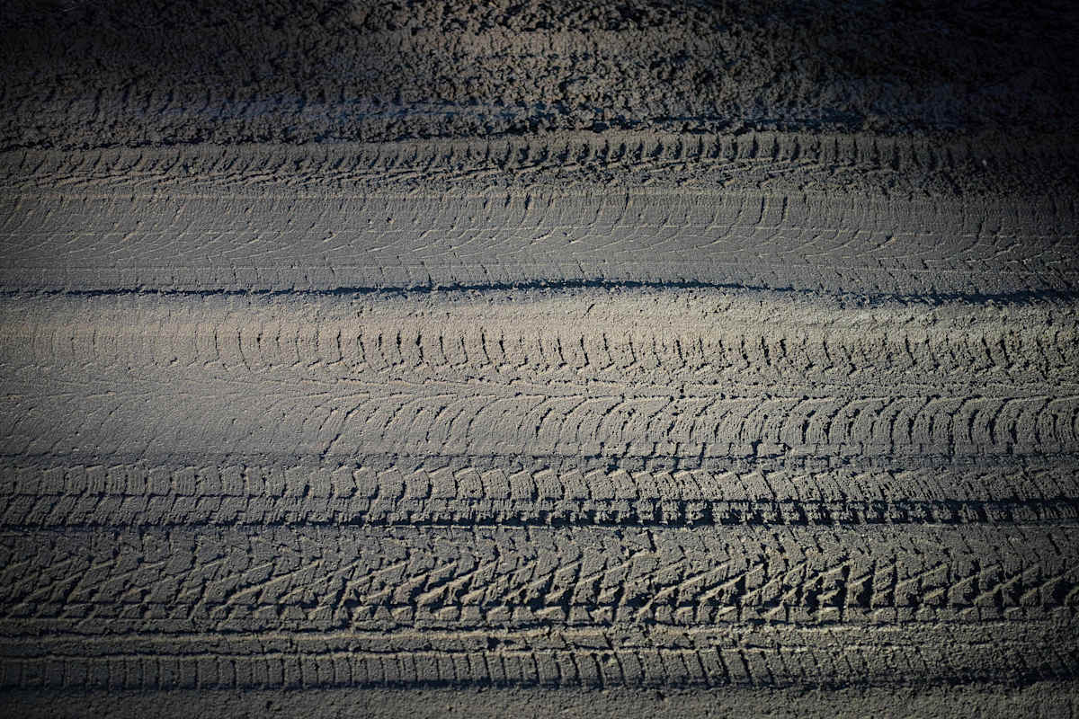 Along the Gravel Road by Kjeld Smed, Image 3.