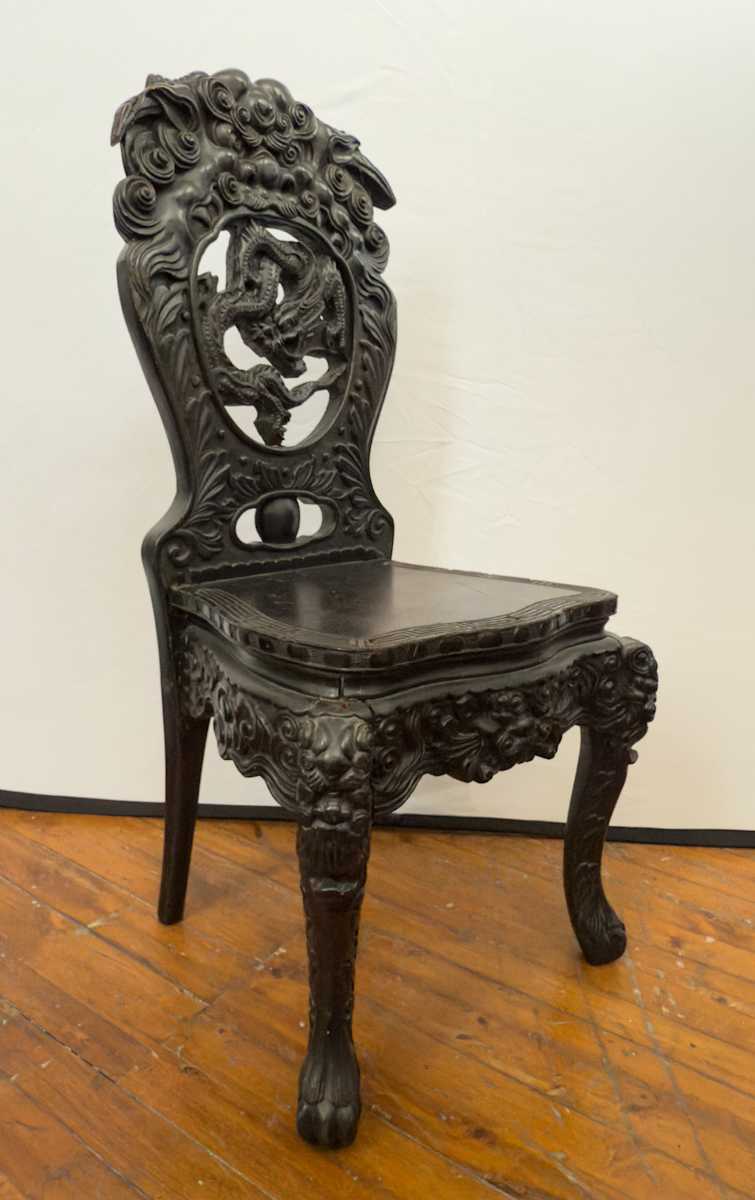 Rounded Asian chair 