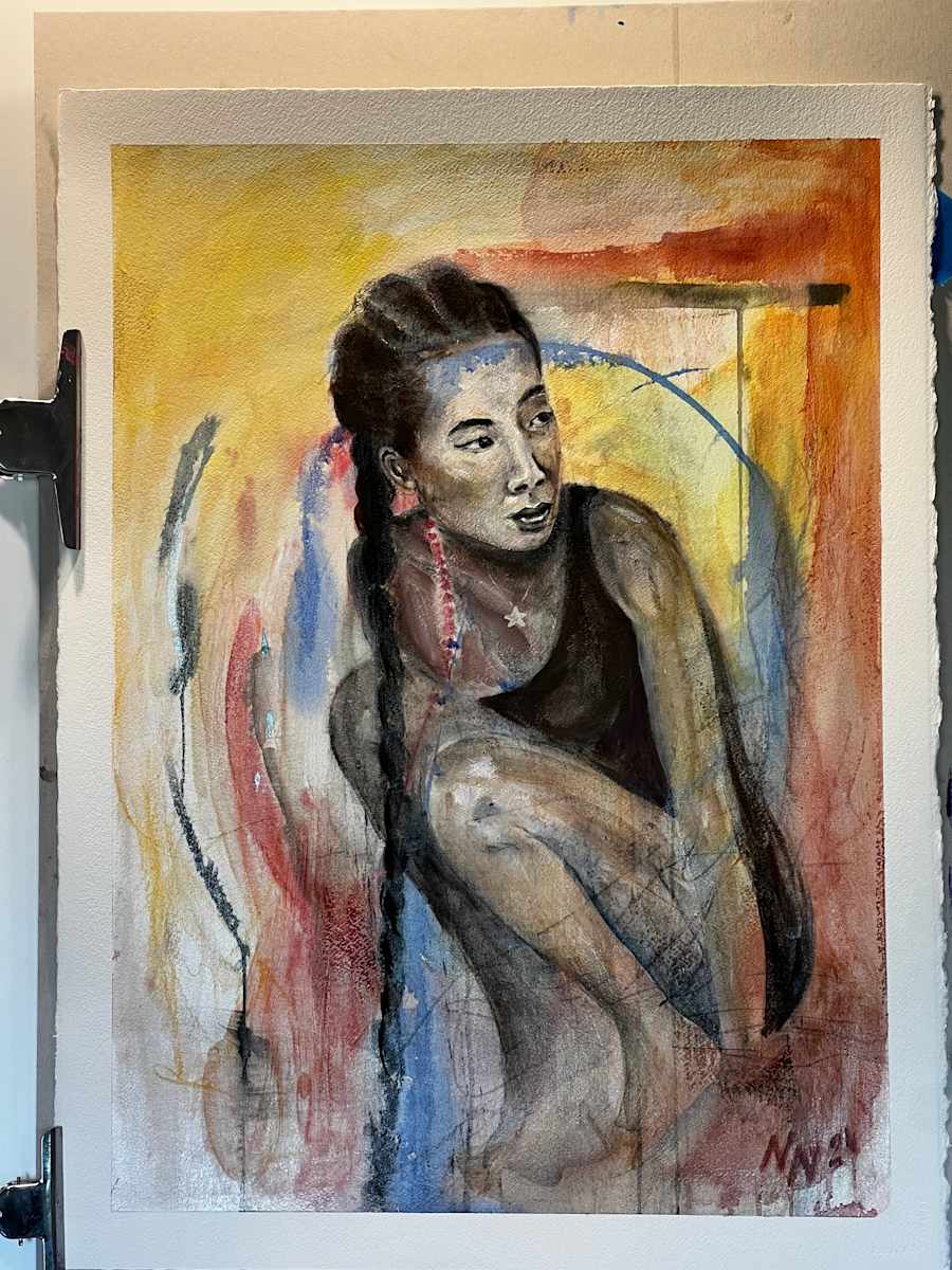 Mystica by Natascha Nigg  Image: Mystica zeigt eine Frau, welche beobachtend einen Moment verharrt. Sie ist verbunden mit dem Erdelement und dem Luftelement. Aus dieser Pose ist alles möglich