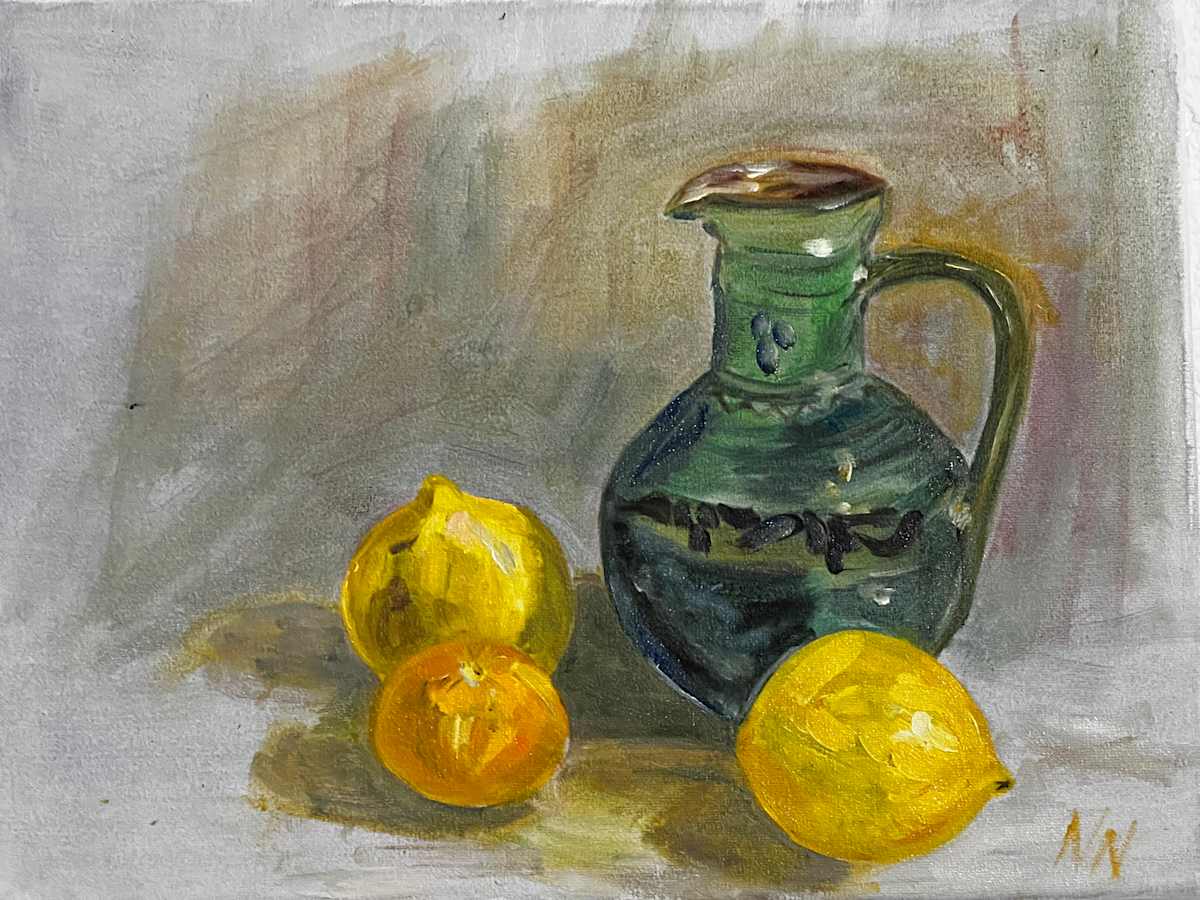 Mallorca by Natascha Nigg Art  Image: Mallorca zeigt ein Stilleben  mit zwei Zitronen, einem Krug und einer Orange. Diese Dinge zeigen, wie einfach, ursprünglich, geschmacklich intensiv, fruchtig und sonnig diese Insel ist.