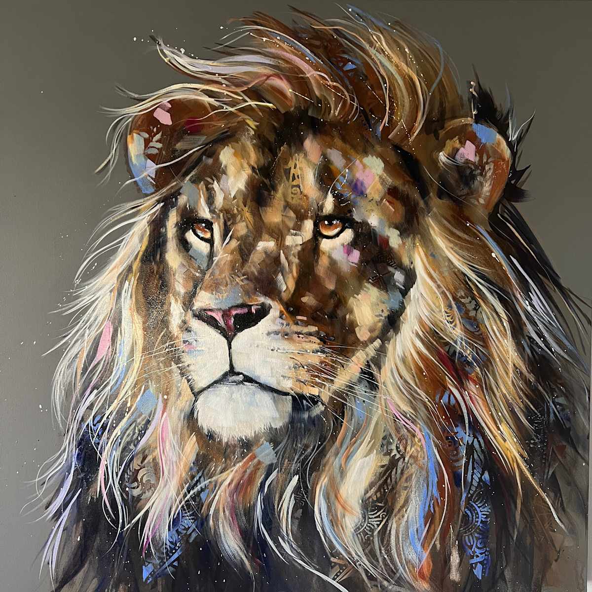 Commissioned lion by Louise Luton, Image 2.