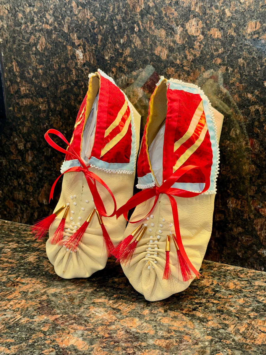 Traditional Eastern Moccasins by David Rahahę·tih Webb, Image 1.