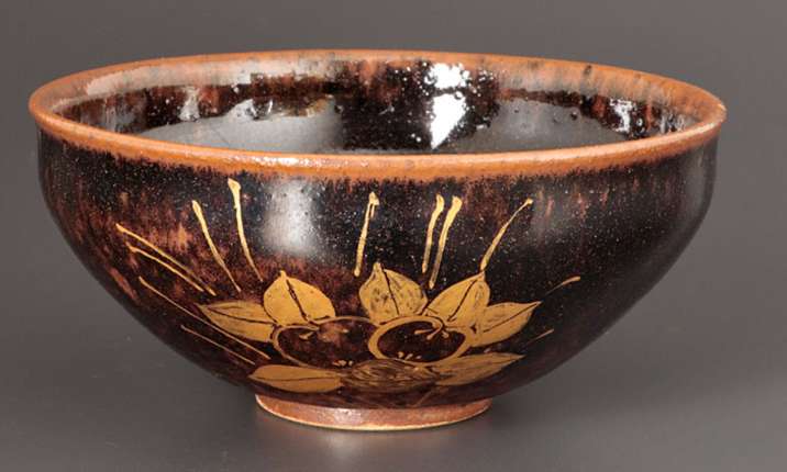 Zeze-yaki Chawan of the “flying circle form” (飛圓形) with Inscription by Hikada Soya (宗也山) 1884–1946 by Kagerōen Kiln (陽炎園) Artist Unknown 