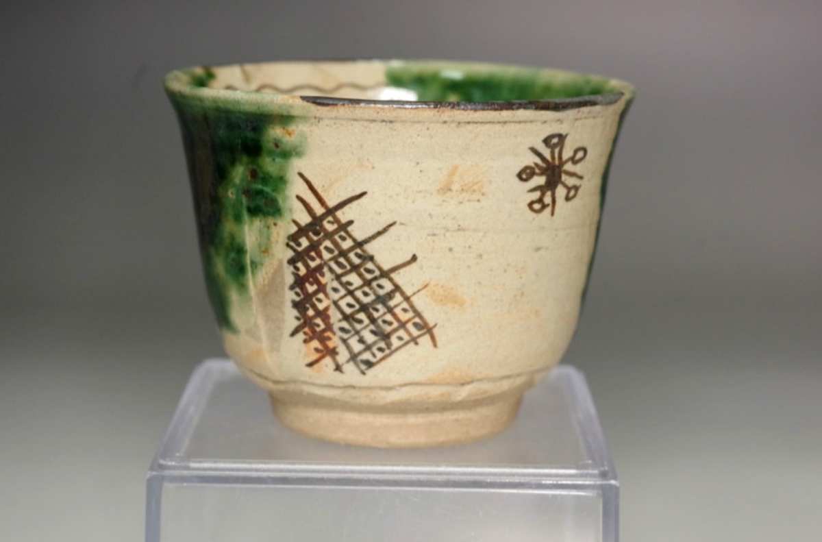 Kato Shuntai 加藤春岱 (1802–1877), Oribe Tea Cup by Kato Shuntai 加藤春岱 