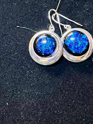 Pendant, Earring and bracelet dichroic set by Susan Mason  Image: pierced earrings-blue dichro