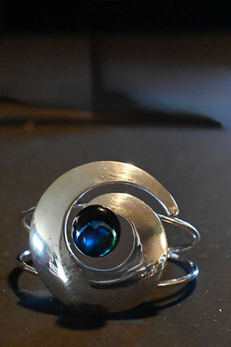 Dichroic cuff # 4 swirl by Susan Mason  Image: Dichroic #4 pearl blue pearl and black dichro  swirl front view horizontal
