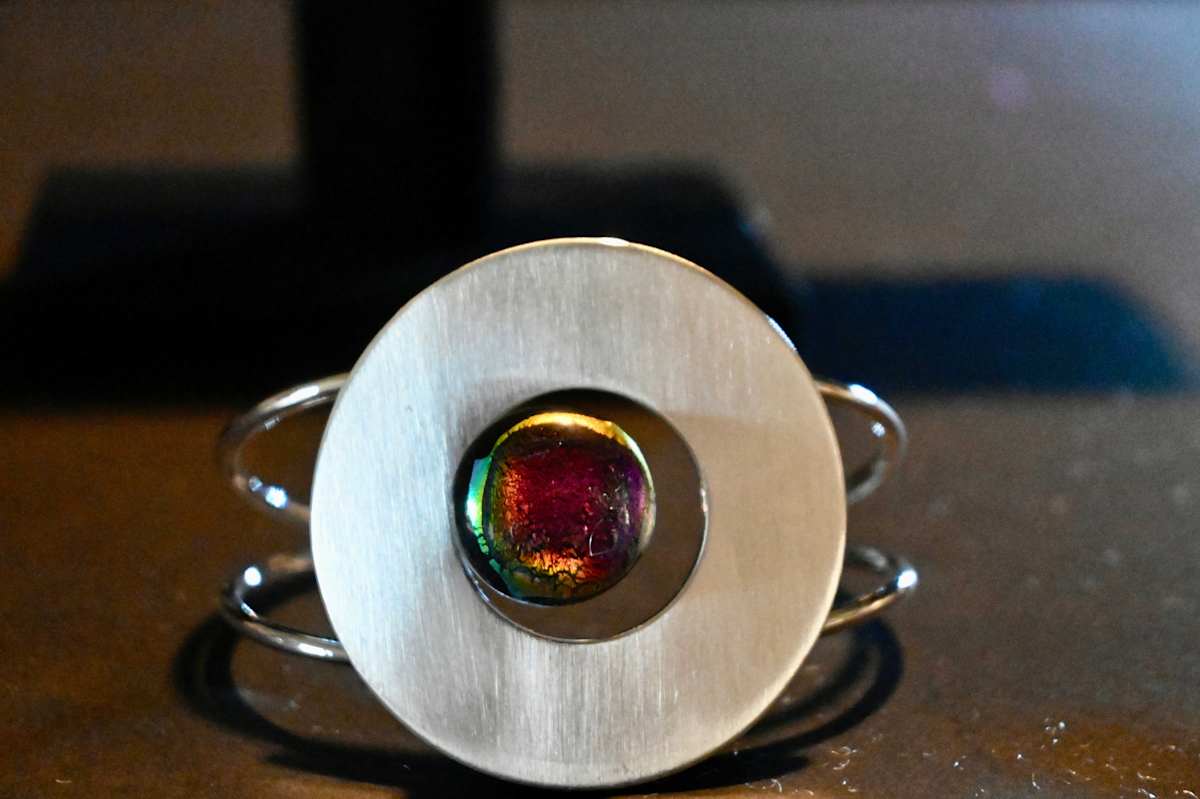 Dichroic circle cuff 1 by Susan Mason, Image 3.