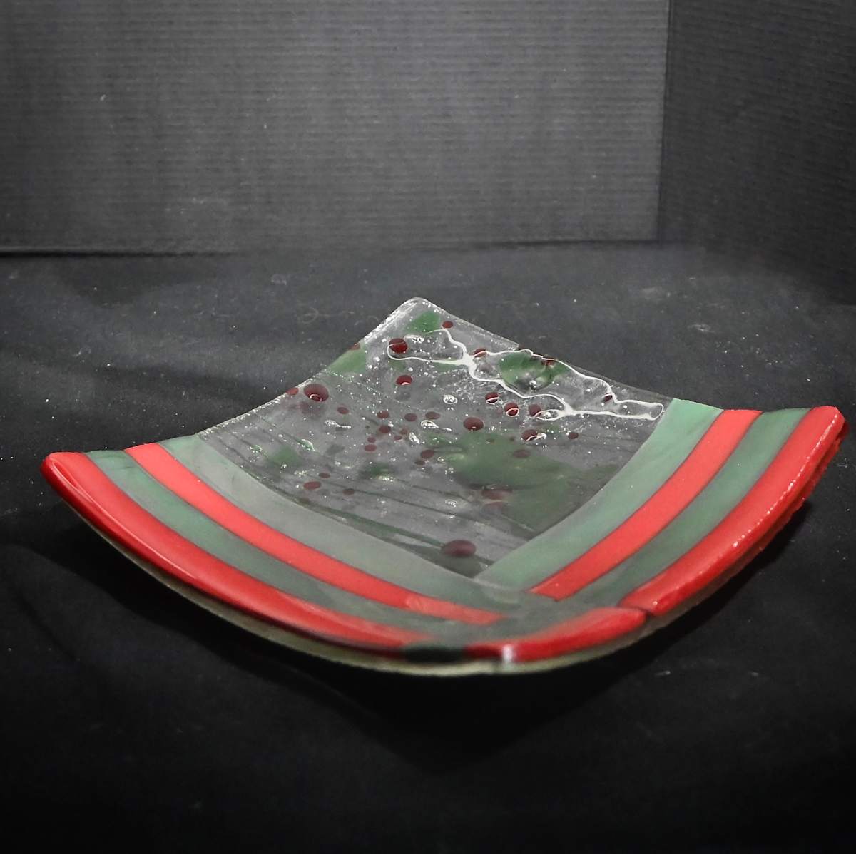 Holiday plate by Susan Mason  Image: corner view holly upper corner