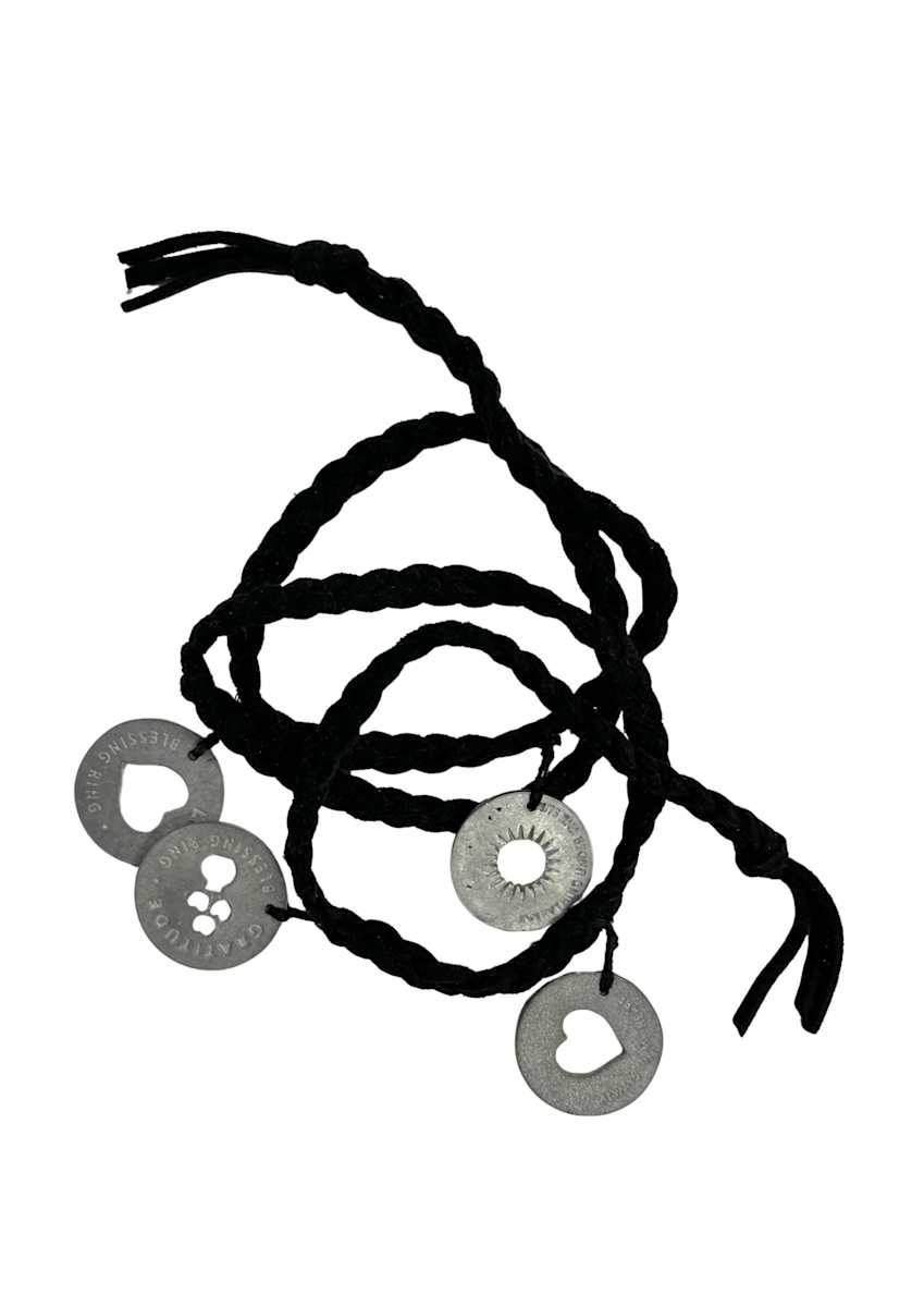 Pulsera negra by Ximena Castillo 