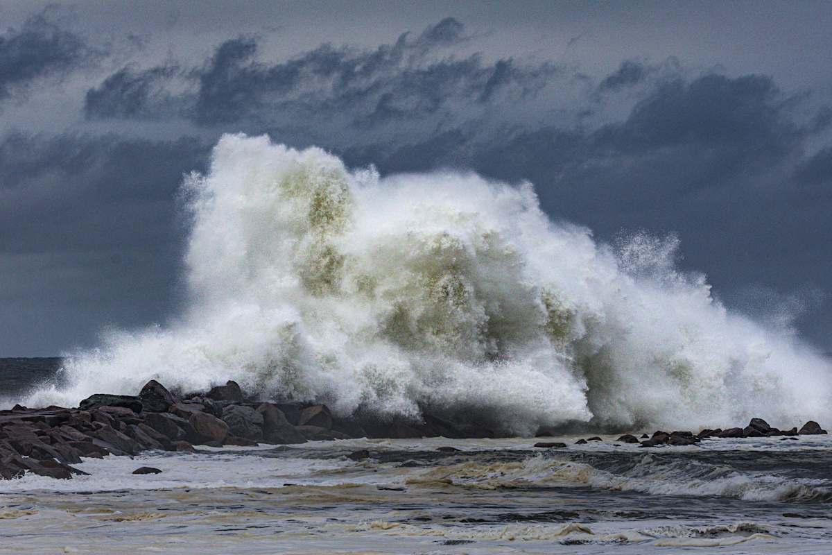 Waves #3 by Daniel Butler 