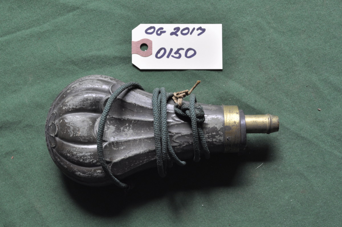 Metal Powder Horn with Cord 