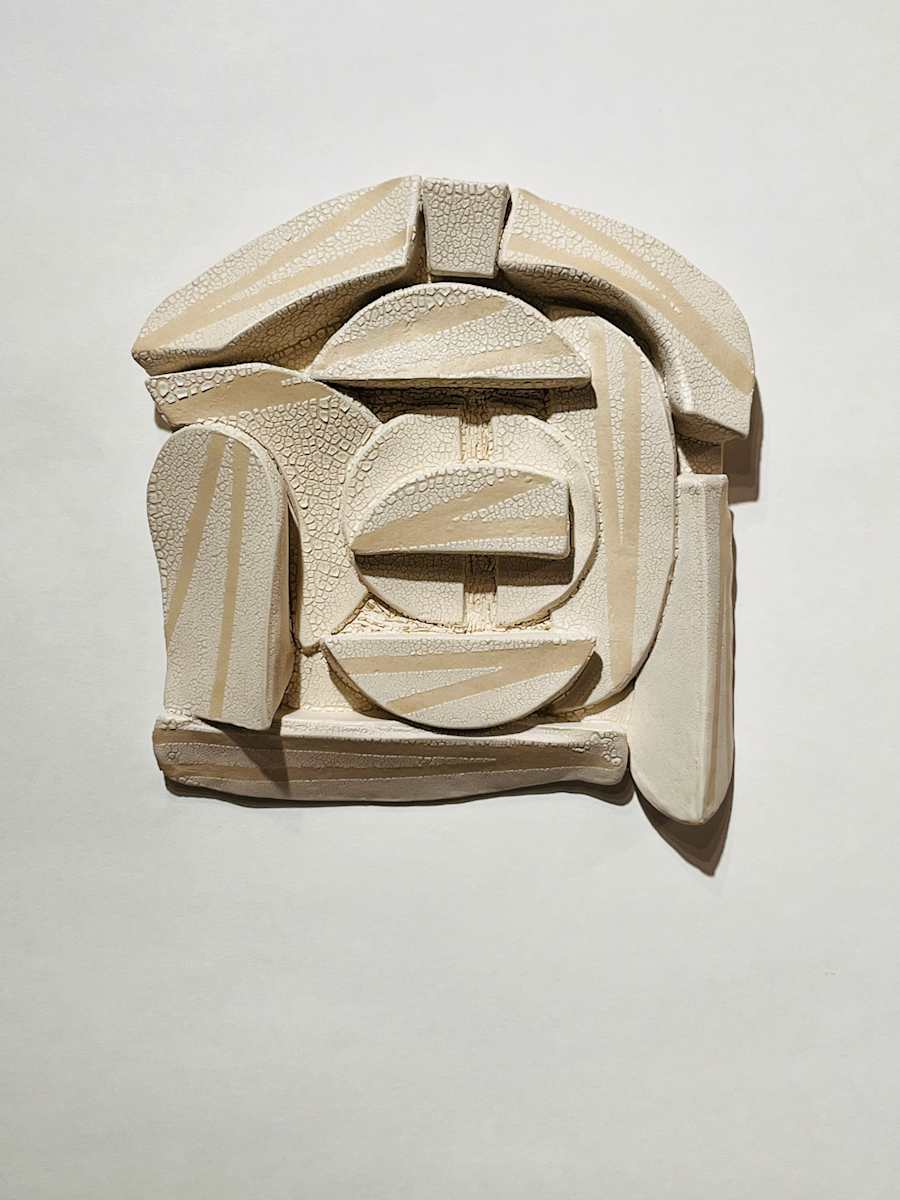 Keystone by Kate Lawless  Image: Ceramic wall piece